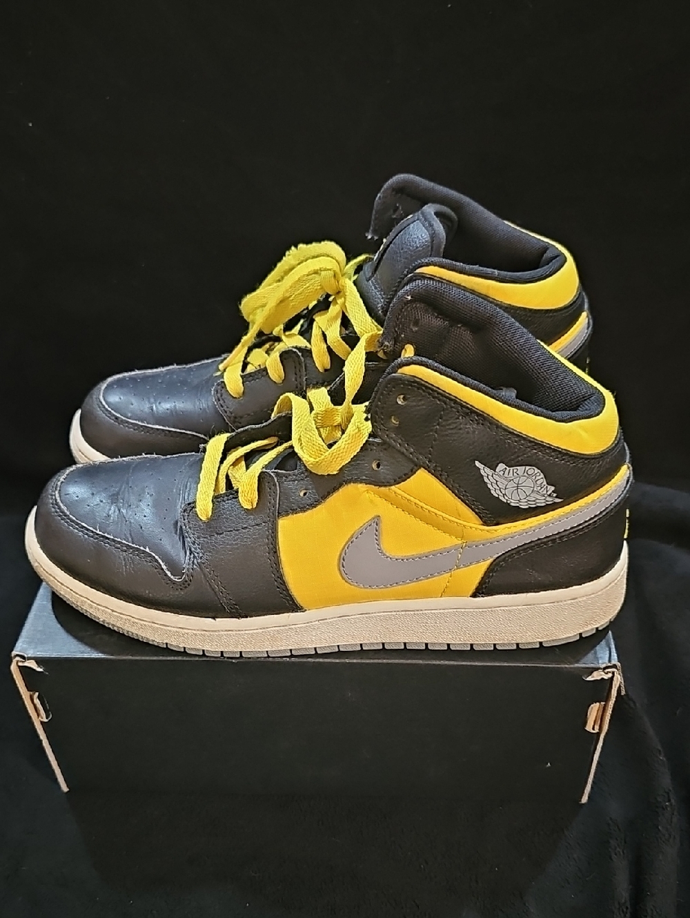 *Lightly Used* Jordan Retro 1 Phat Black Yellow Speeds